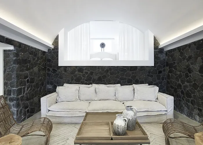 Hideaway Fira (Santorini)
