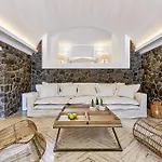 Hideaway Villa Firá