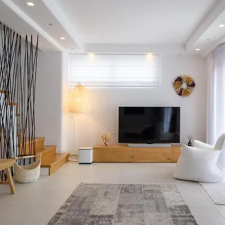 Hideaway Fira (Santorini)