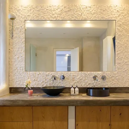 Hideaway Villa Fira (Santorini)