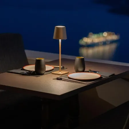 Hideaway Fira (Santorini)