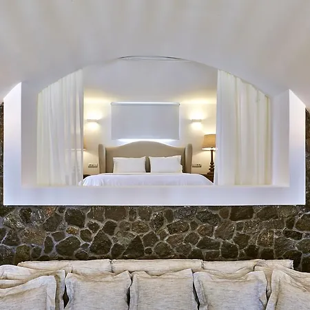 Hideaway Fira (Santorini)