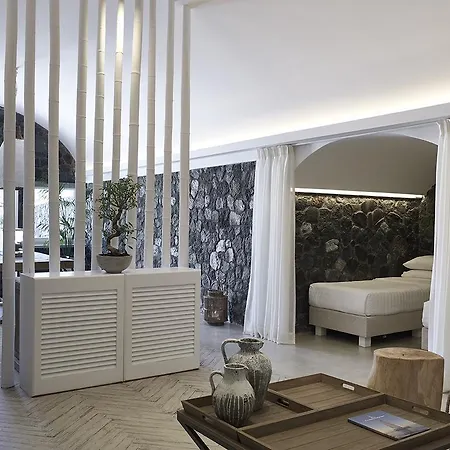 Hideaway Villa Fira (Santorini)