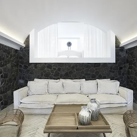 Hideaway Fira (Santorini)