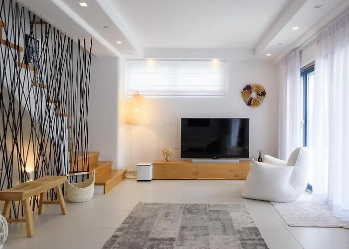 Hideaway Fira (Santorini)