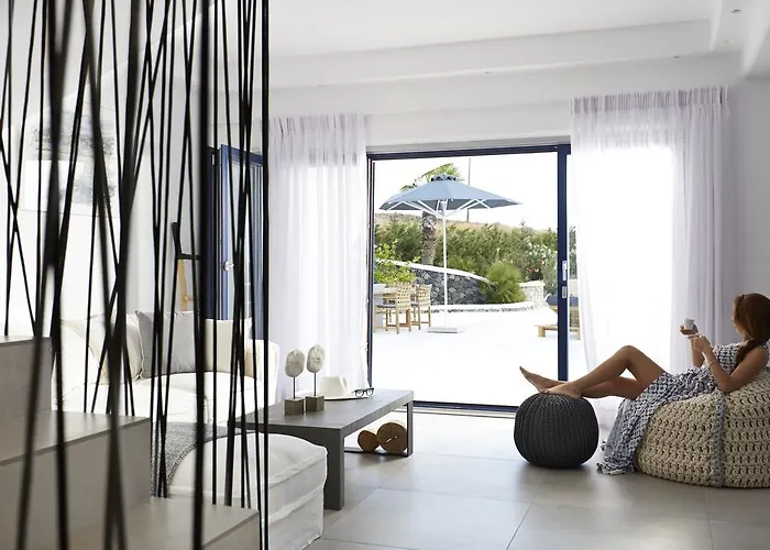 Hideaway Fira (Santorini)