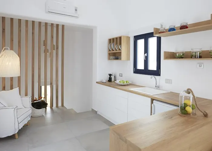 Hideaway Fira (Santorini)