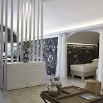 Hideaway Villa Fira (Santorini)