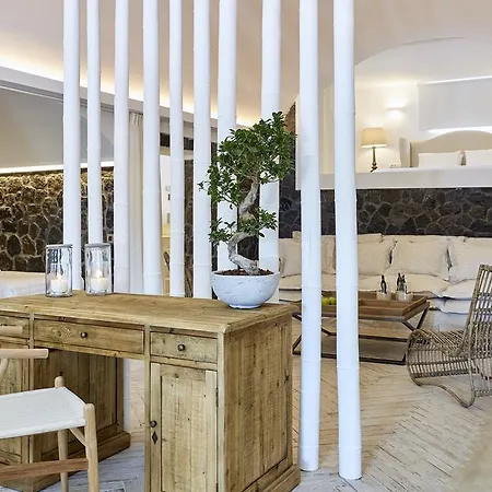 Hideaway Villa Fira (Santorini)