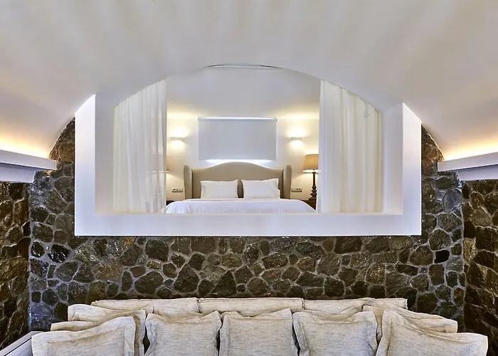 Hideaway Fira (Santorini)