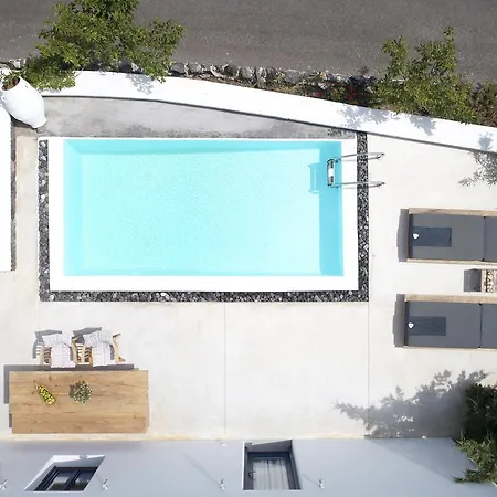 Villa Hideaway By Mr And Mrs White